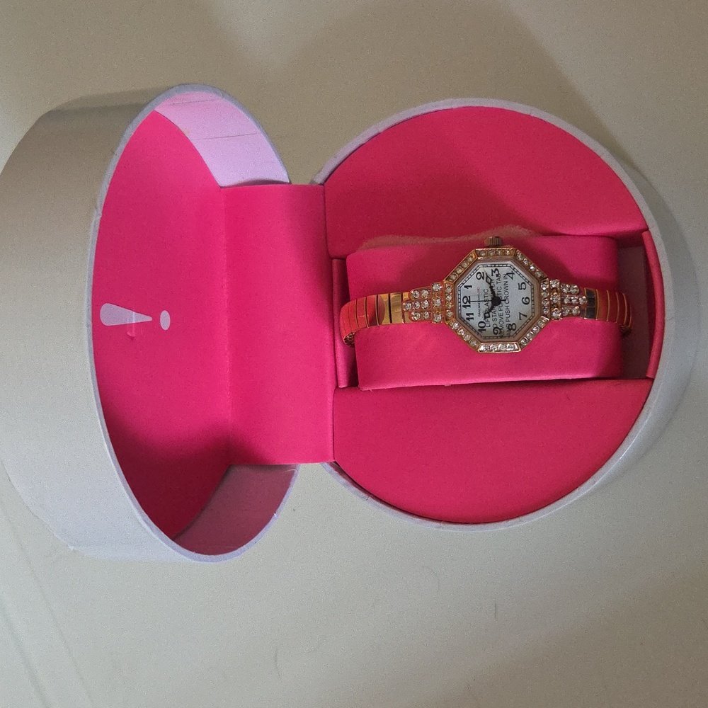 Issac Mizrahi Live Ladies Gold Tone Watch With Rhinestones in Gift Box NEW